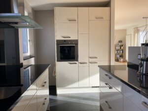 Intelligent kitchen setup in furnished flat in Munich West
