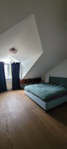 Large, bright bedroom in furnished apartment in Munich West
