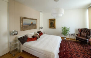Tastefully furnished bedroom with large double bed in a furnished flat in Munich