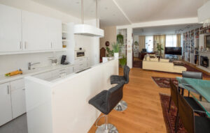Open-plan kitchen in a furnished flat in the south of Munich