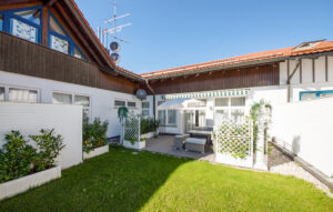 Large roof terrace with lawn in a furnished flat in Munich