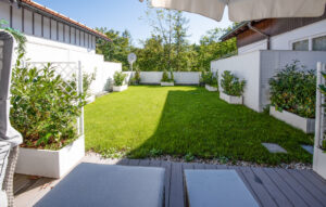 Large lawn on a roof terrace in Munich South